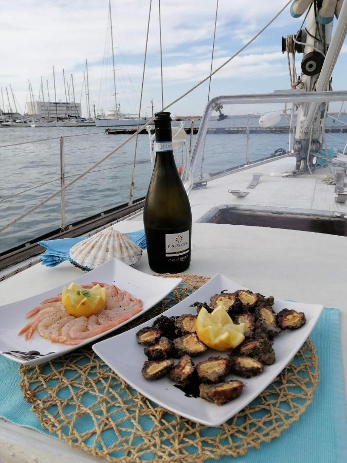 La Tua Stanza A Vela Sul Mare Hotel Bari Exterior foto