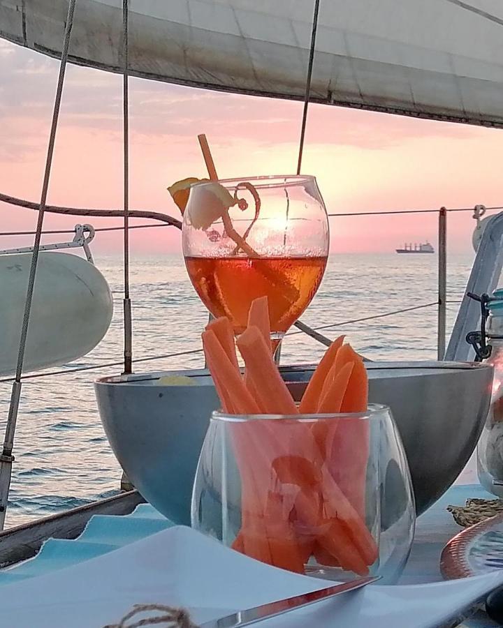 La Tua Stanza A Vela Sul Mare Hotel Bari Exterior foto