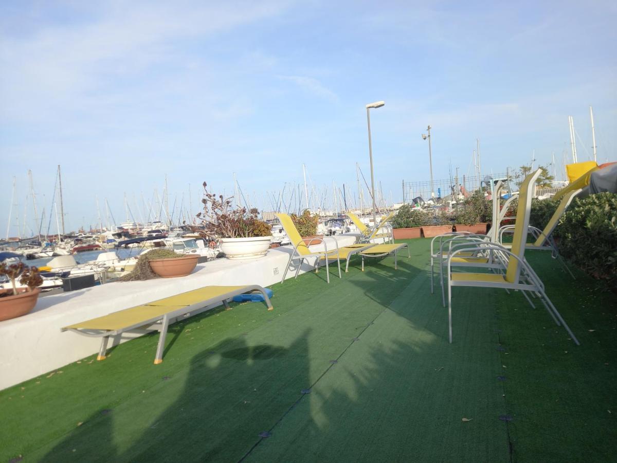 La Tua Stanza A Vela Sul Mare Hotel Bari Exterior foto